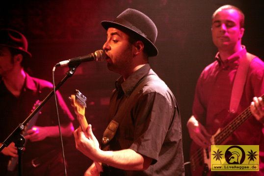 Firebug (BR) Skankin-Round The X-Mas Tree - Kassablanca, Jena 26. Dezember 2006 (13).JPG